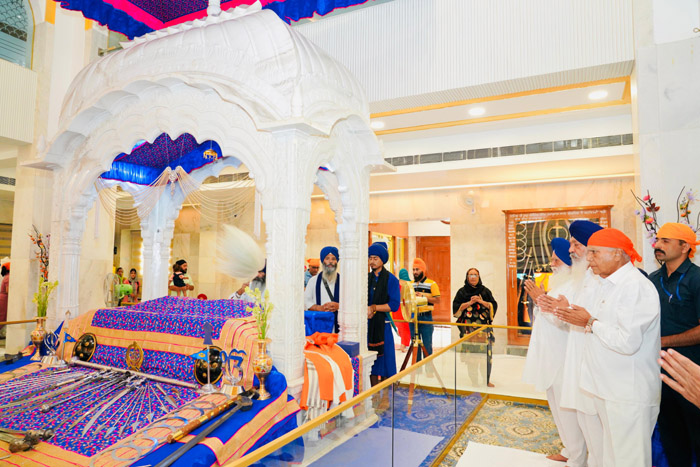 पंजाब के राज्यपाल गुरुद्वारा पौंटा साहिब में हुए नतमस्तक, पंजाब के लोगों की खुशहाली के लिए मांगा आशीर्वाद